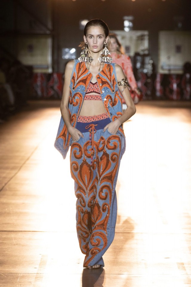 Etro primavera estate 2022 sfilata Life&People Magazine LifeandPeople.it