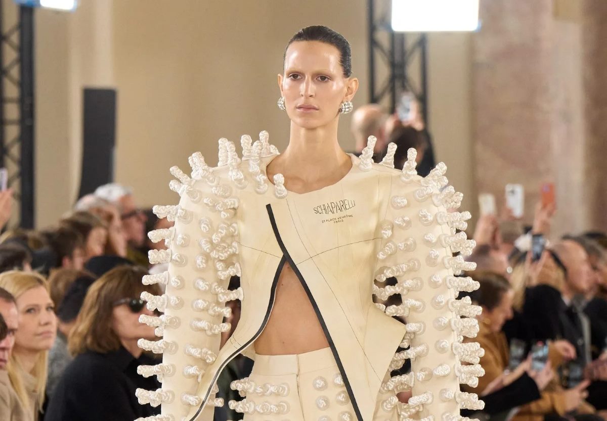 Chi è Jeanne Cadieu la modella francese che incanta le passerelle