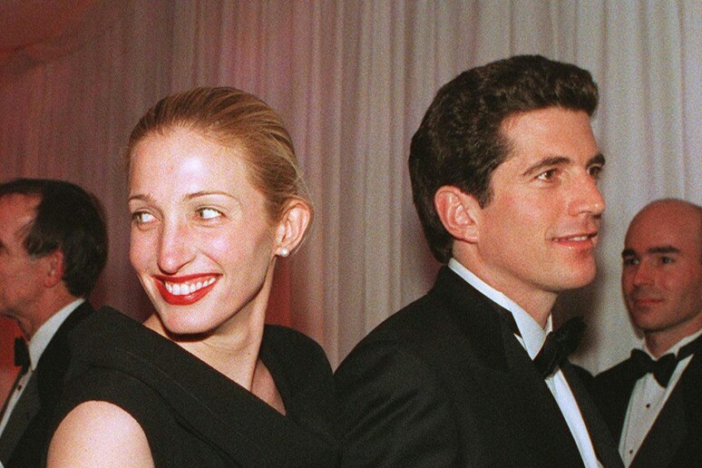 Carolyn Bessette icona - Life&People Magazine di moda